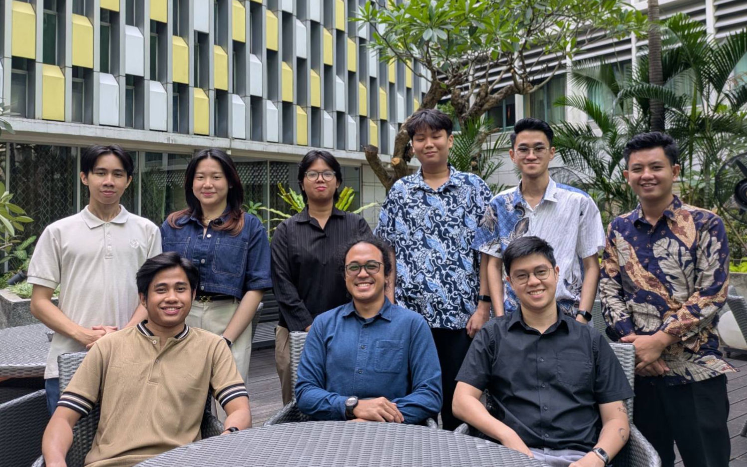 the whole team, together in the lab